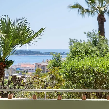 Garden-level 1-br Sea View Appartement