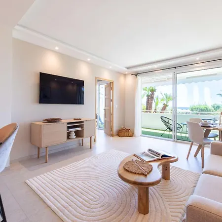 Garden-level 1-br Sea View