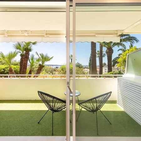Garden-level 1-br Sea View Appartement *