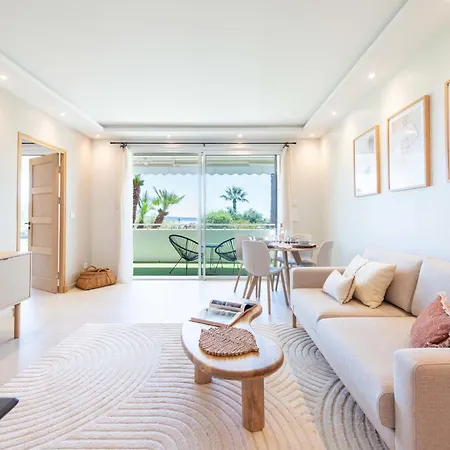 Garden-level 1-br Sea View Appartement